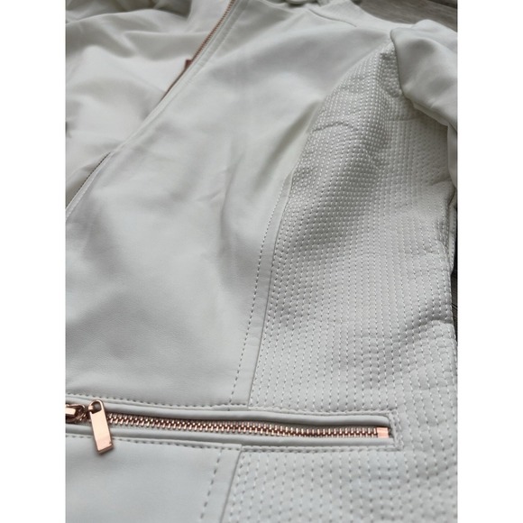 New Guess Womens M (more like S) White Faux Leather Jacket - Picture 6 of 10